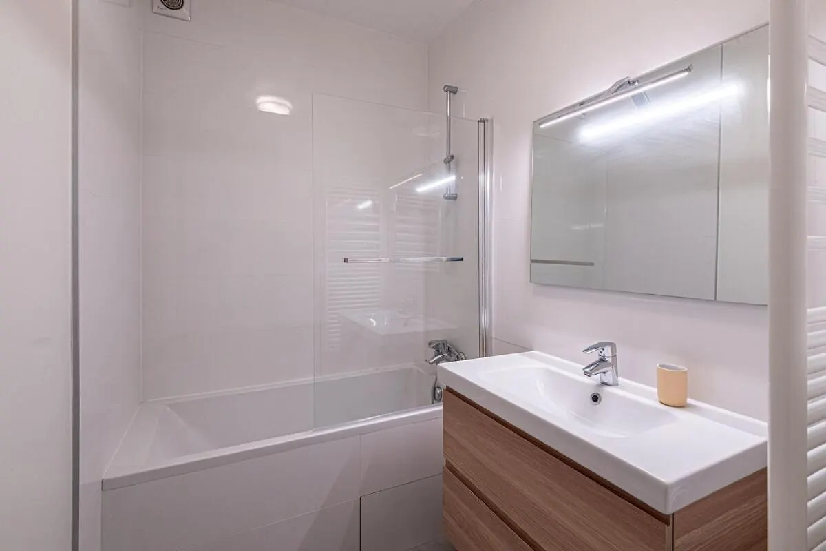 P4 Appart Parisien Proche Champs Elysees Apartment Paris