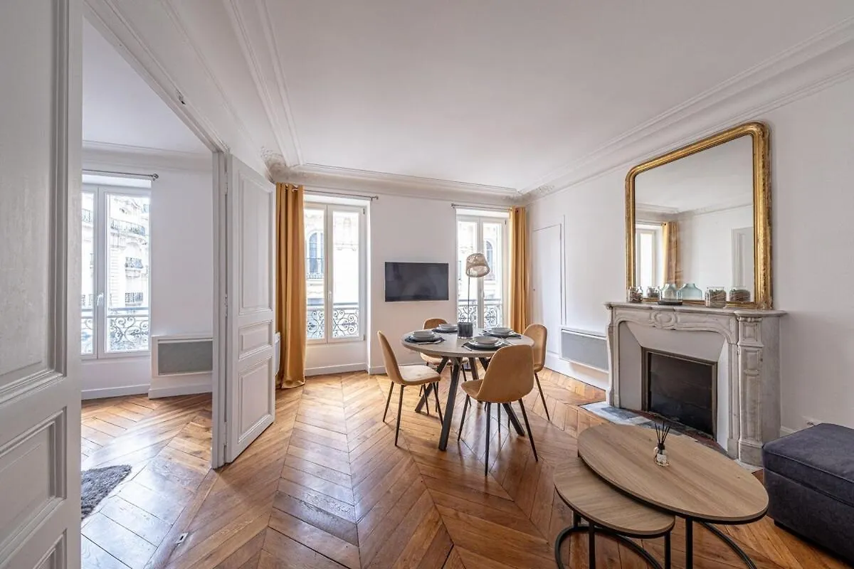 P4 Appart Parisien Proche Champs Elysees Apartment *