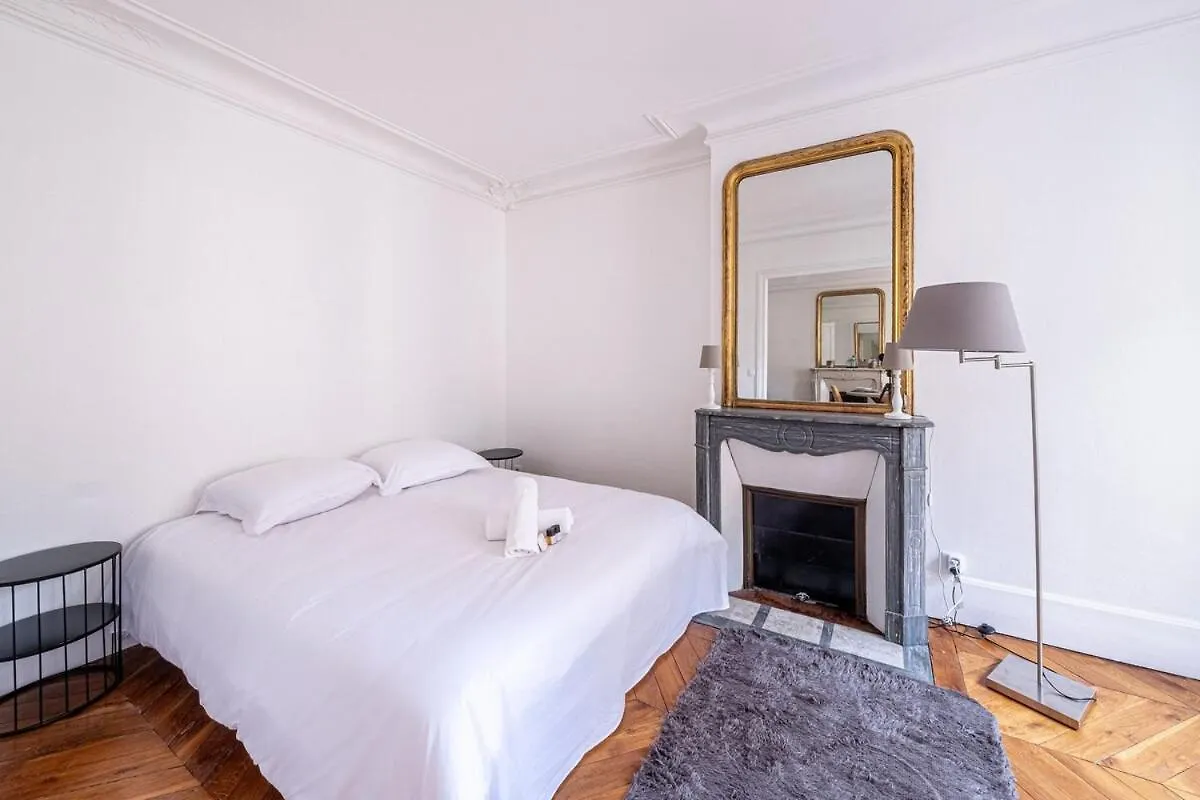 Apartment P4 Appart Parisien Proche Champs Elysees *