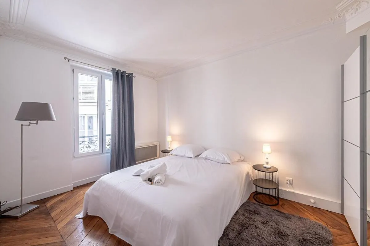 P4 Appart Parisien Proche Champs Elysees Apartment *